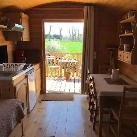 Maison d'hôtes La Roulotte Au Fond Du Pré *