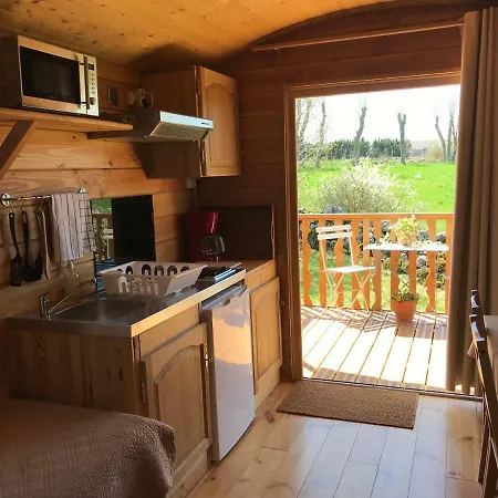 La Roulotte Au Fond Du Pré Maison d'hôtes *