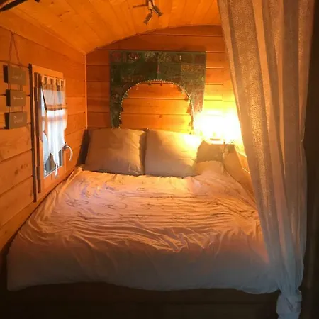La Roulotte Au Fond Du Pré Maison d'hôtes