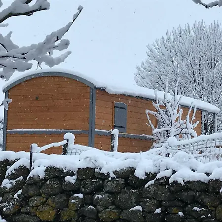 La Roulotte Au Fond Du Pre 3* Coltines