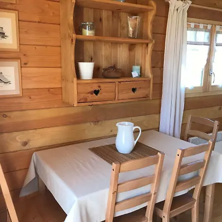 La Roulotte Au Fond Du Pre 3* Coltines