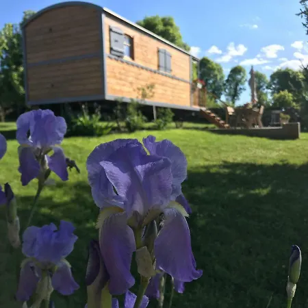 La Roulotte Au Fond Du Pre 3*