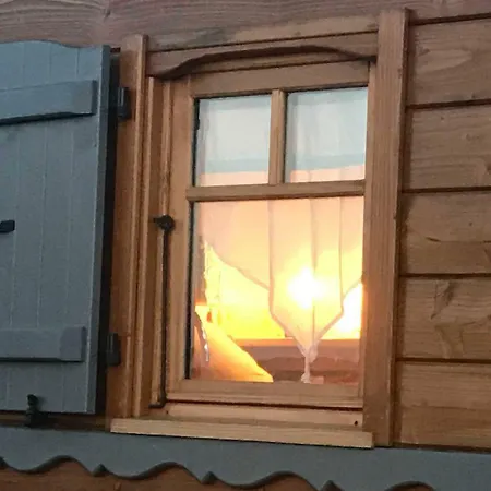 La Roulotte Au Fond Du Pre Гостевой дом Coltines